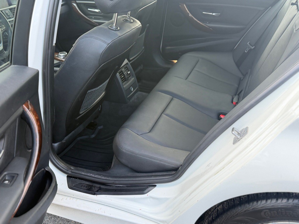 2014 BMW 3 Series Image 8