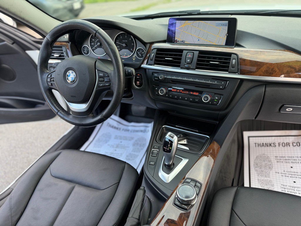 2014 BMW 3 Series Image 11