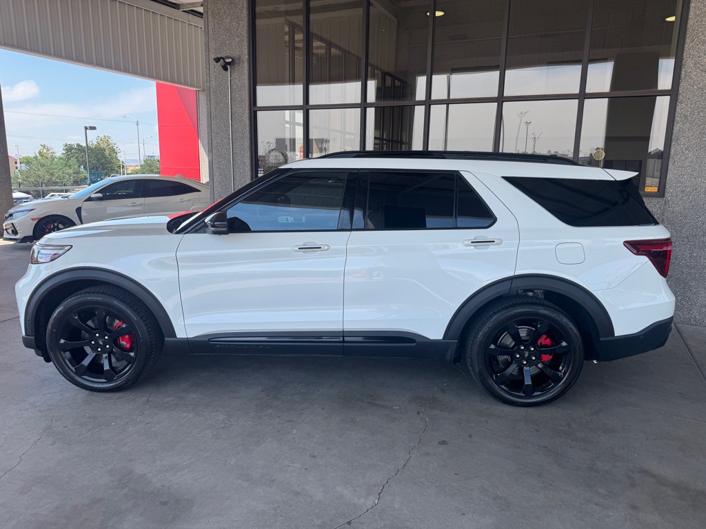 2020 Ford Explorer Image 2