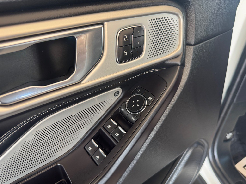 2020 Ford Explorer Image 5