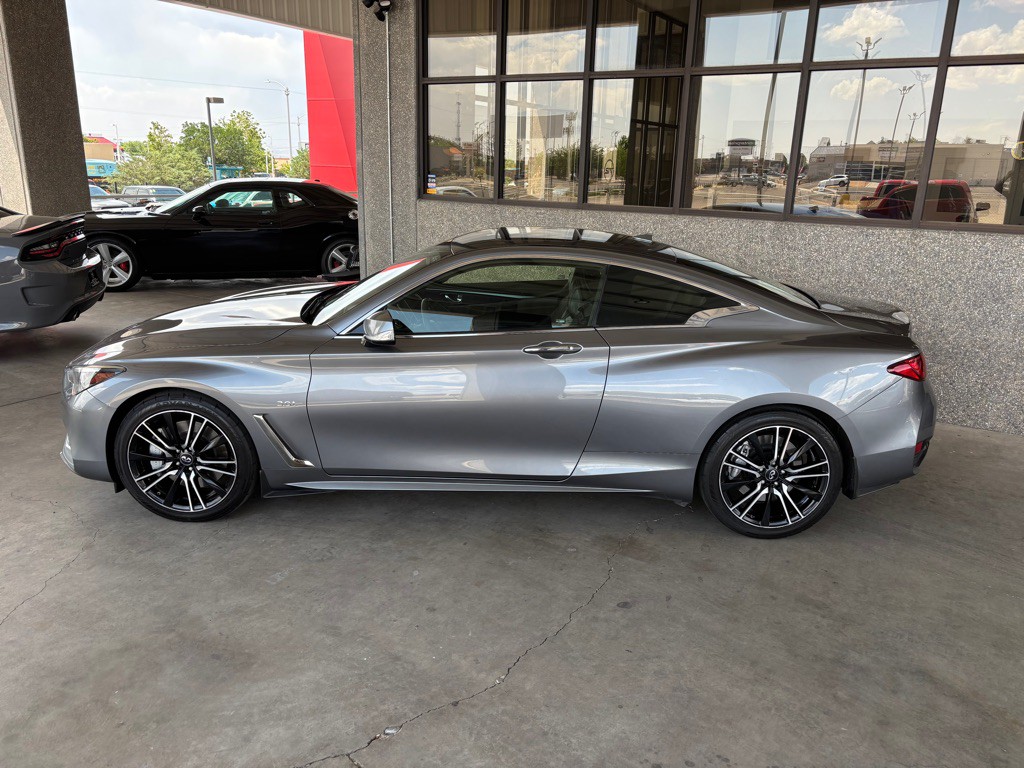2018 INFINITI Q60 Image 2