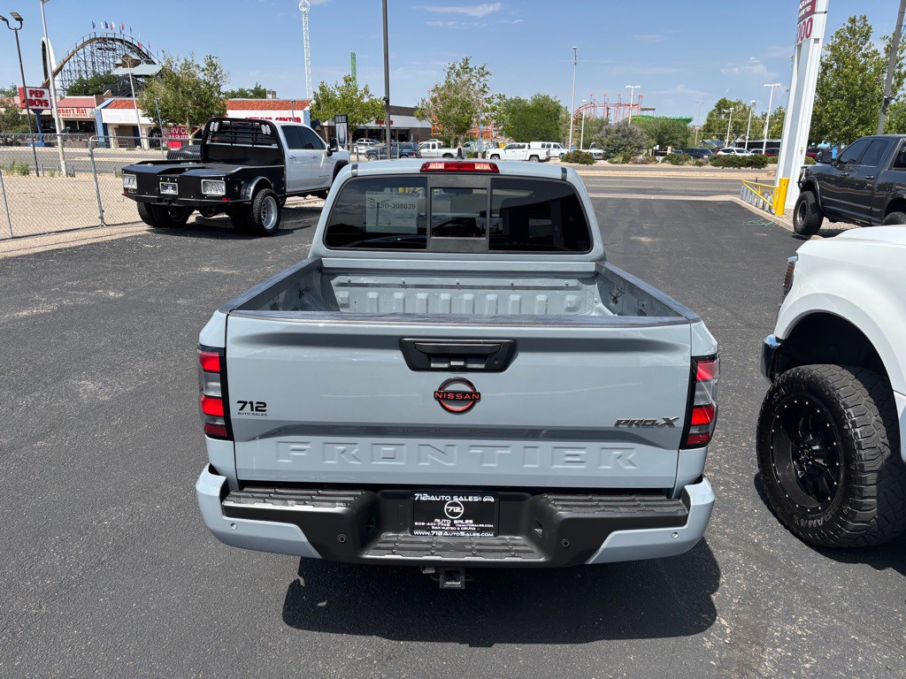 2022 Nissan Frontier Image 32