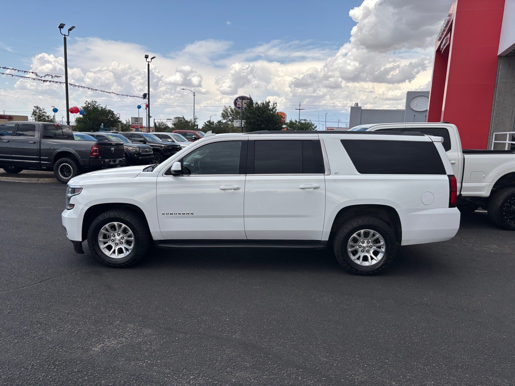 2017 Chevrolet Suburban Image 2