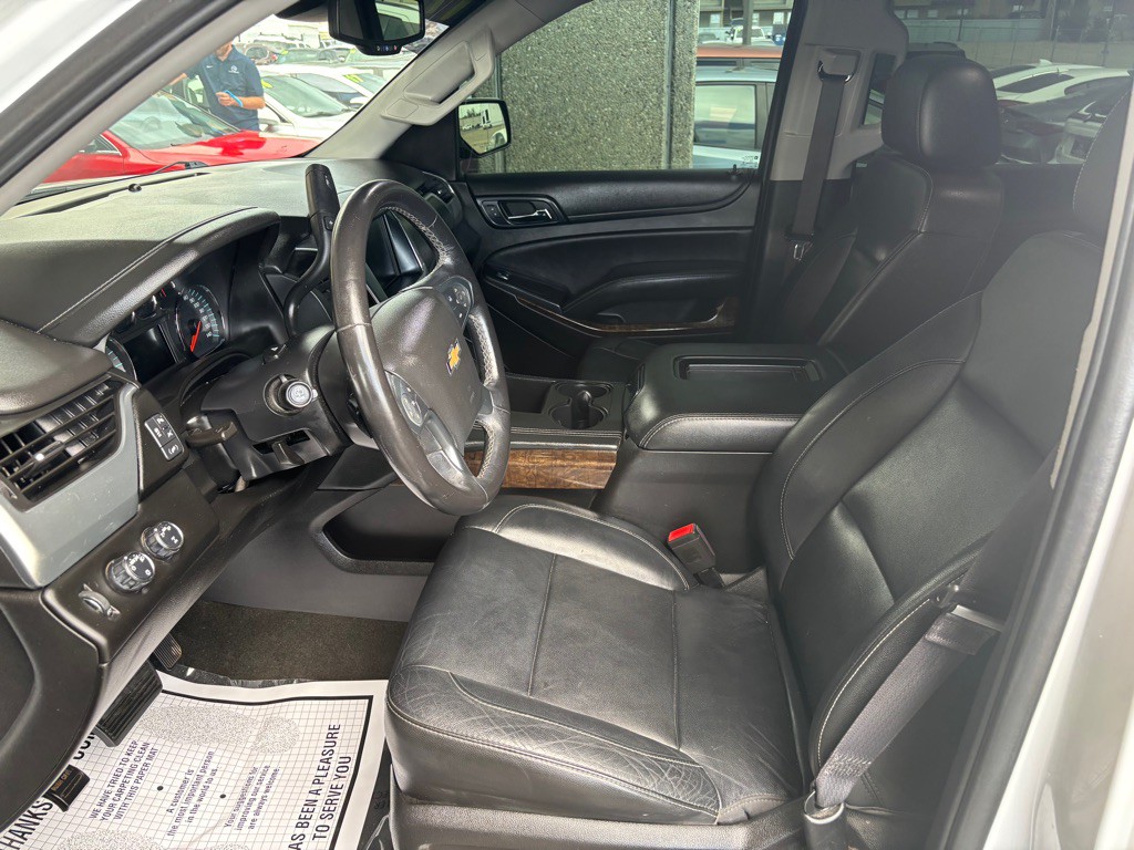 2017 Chevrolet Suburban Image 5