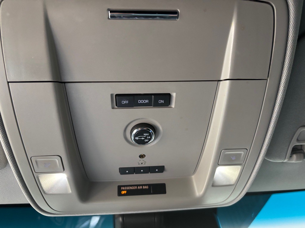 2017 Chevrolet Suburban Image 16