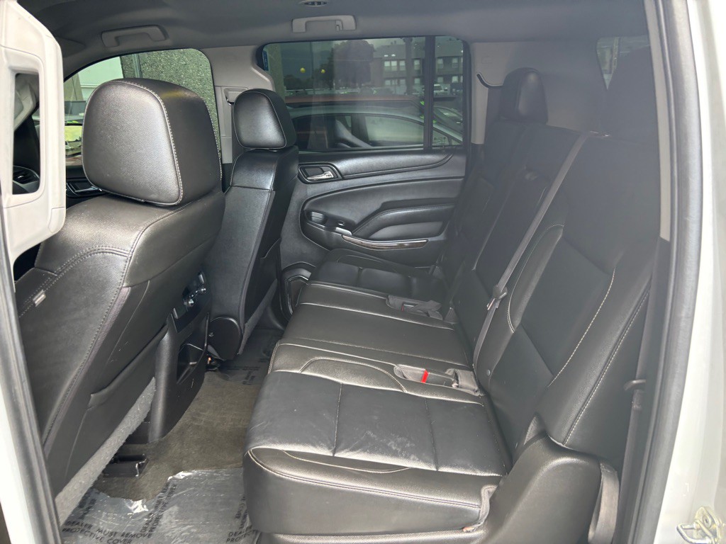 2017 Chevrolet Suburban Image 17
