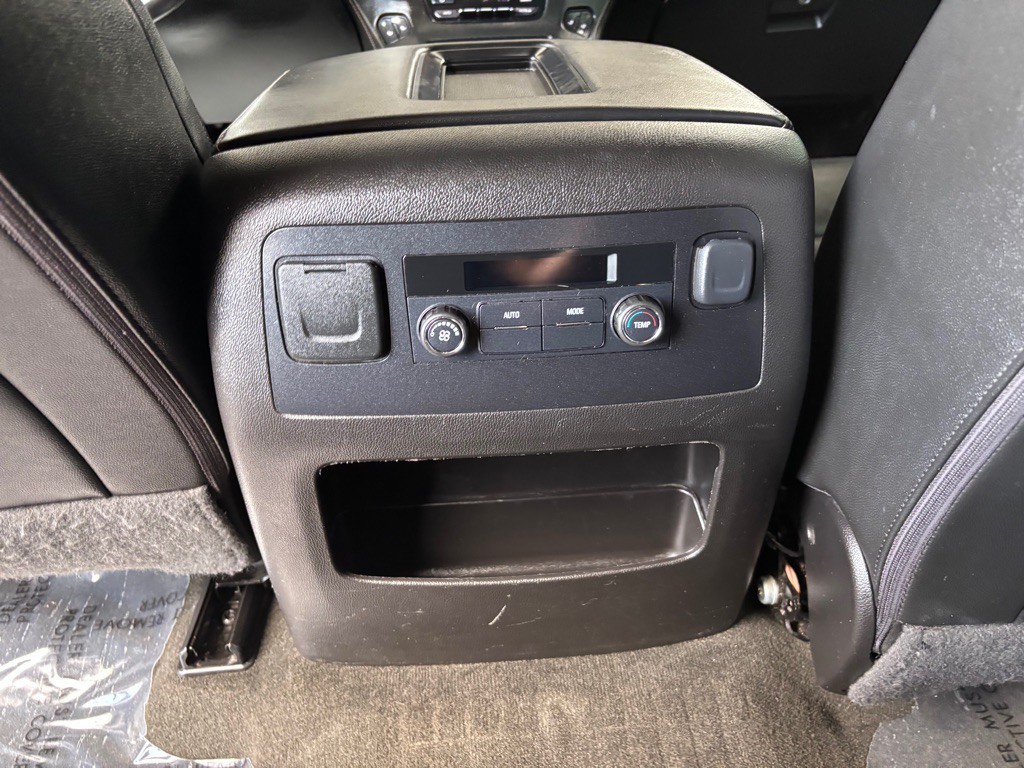 2017 Chevrolet Suburban Image 22