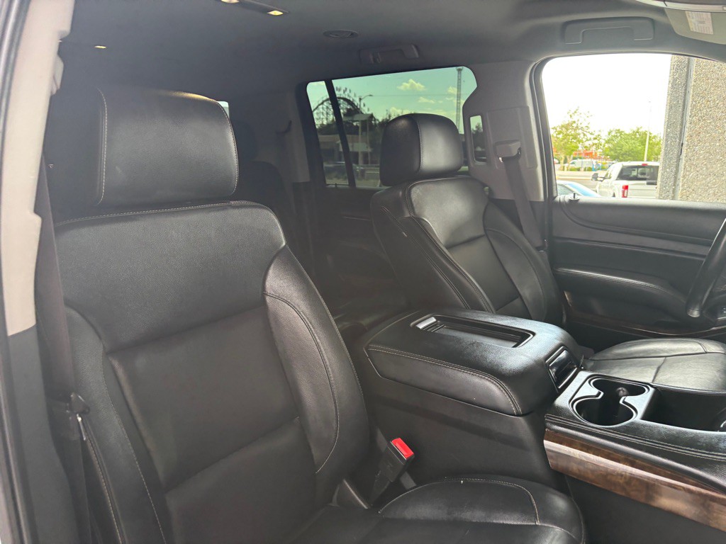 2017 Chevrolet Suburban Image 32