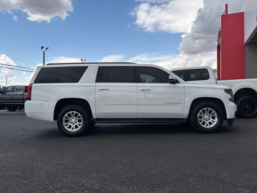 2017 Chevrolet Suburban Image 38