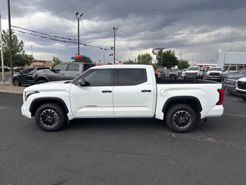 2023 Toyota Tundra Image 2