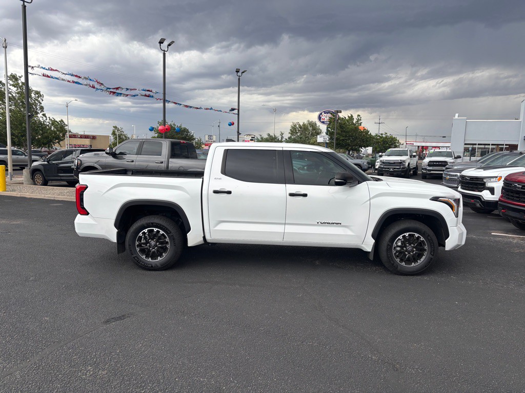 2023 Toyota Tundra Image 3