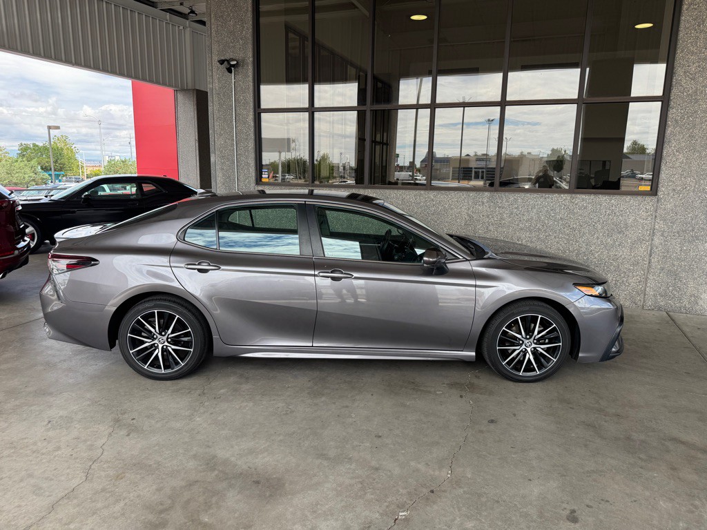 2023 Toyota Camry Image 3