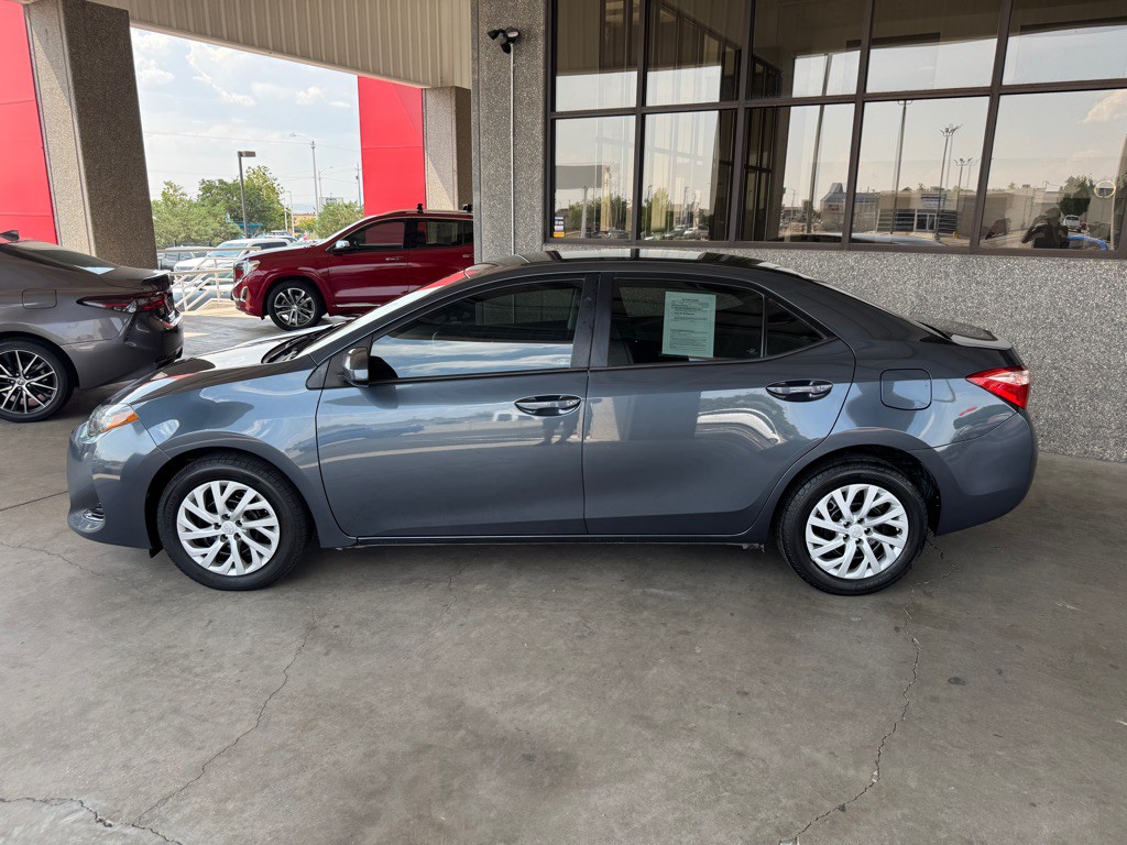 2017 Toyota Corolla Image 2