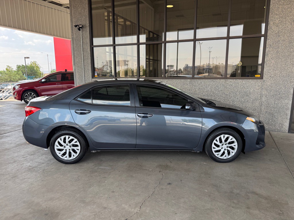2017 Toyota Corolla Image 3
