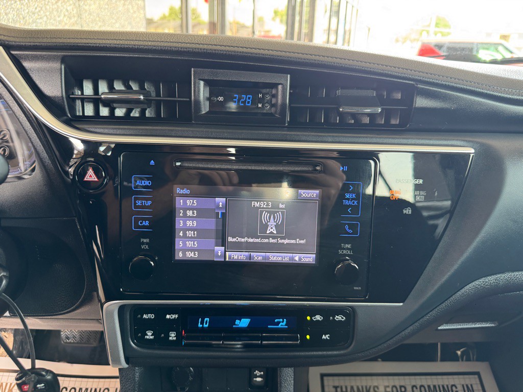 2017 Toyota Corolla Image 12