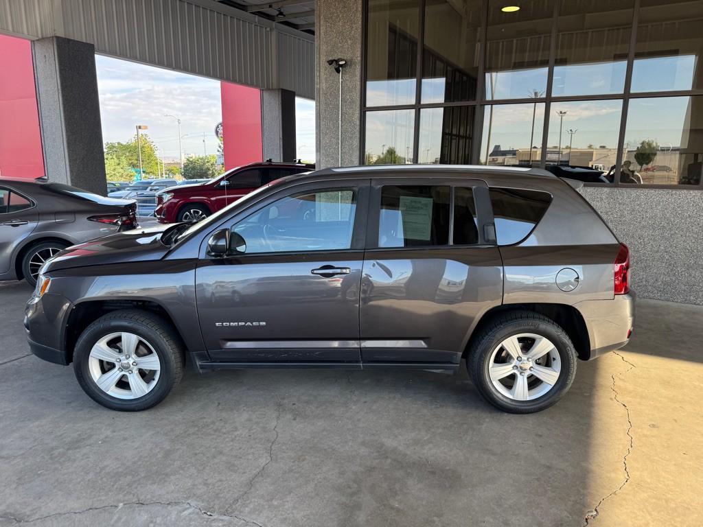 2017 Jeep Compass Image 2
