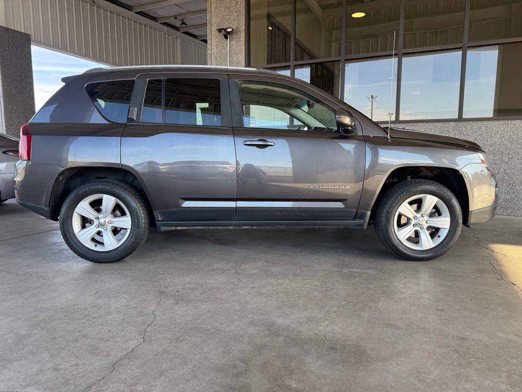 2017 Jeep Compass Image 36
