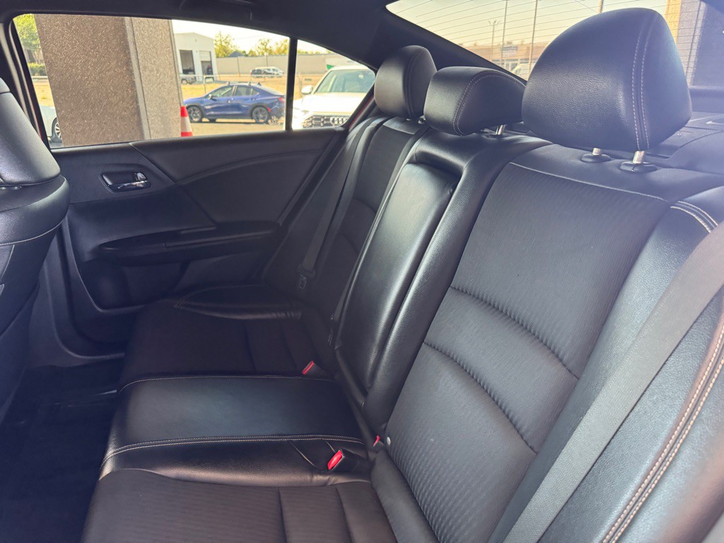 2016 Honda Accord Image 16