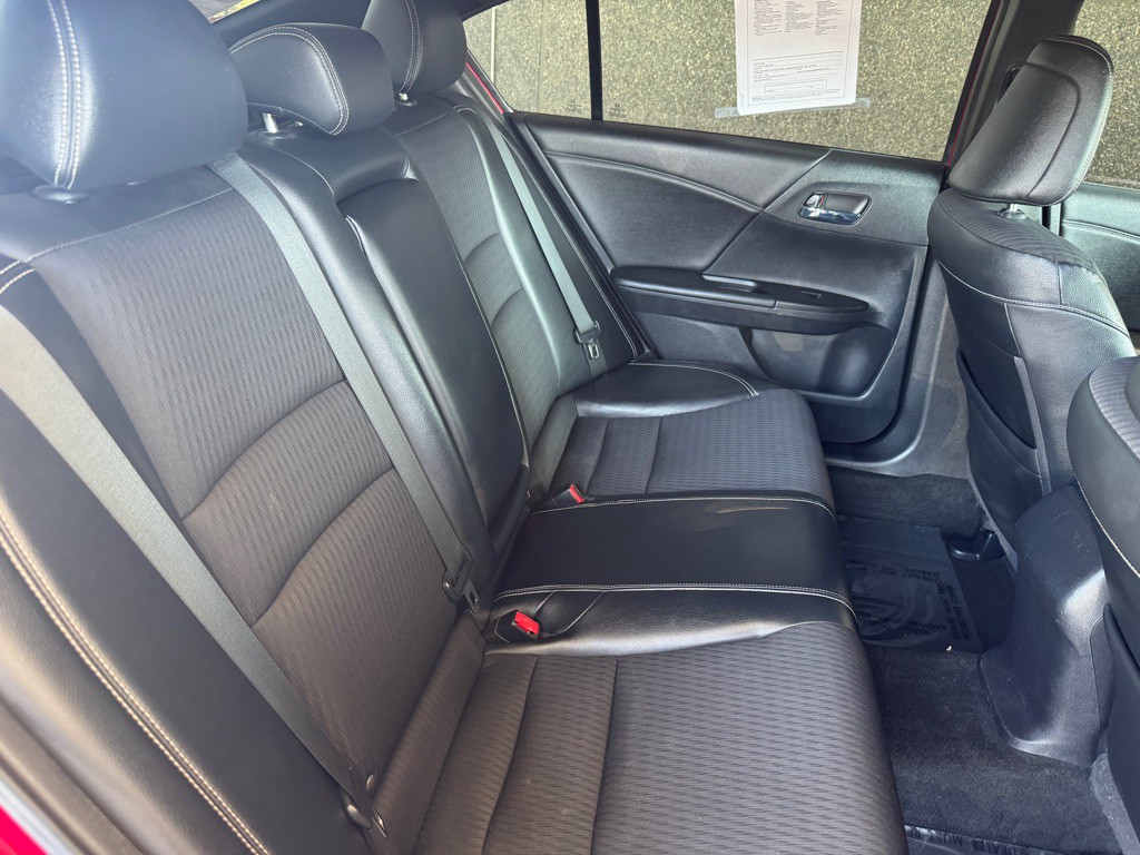 2016 Honda Accord Image 19