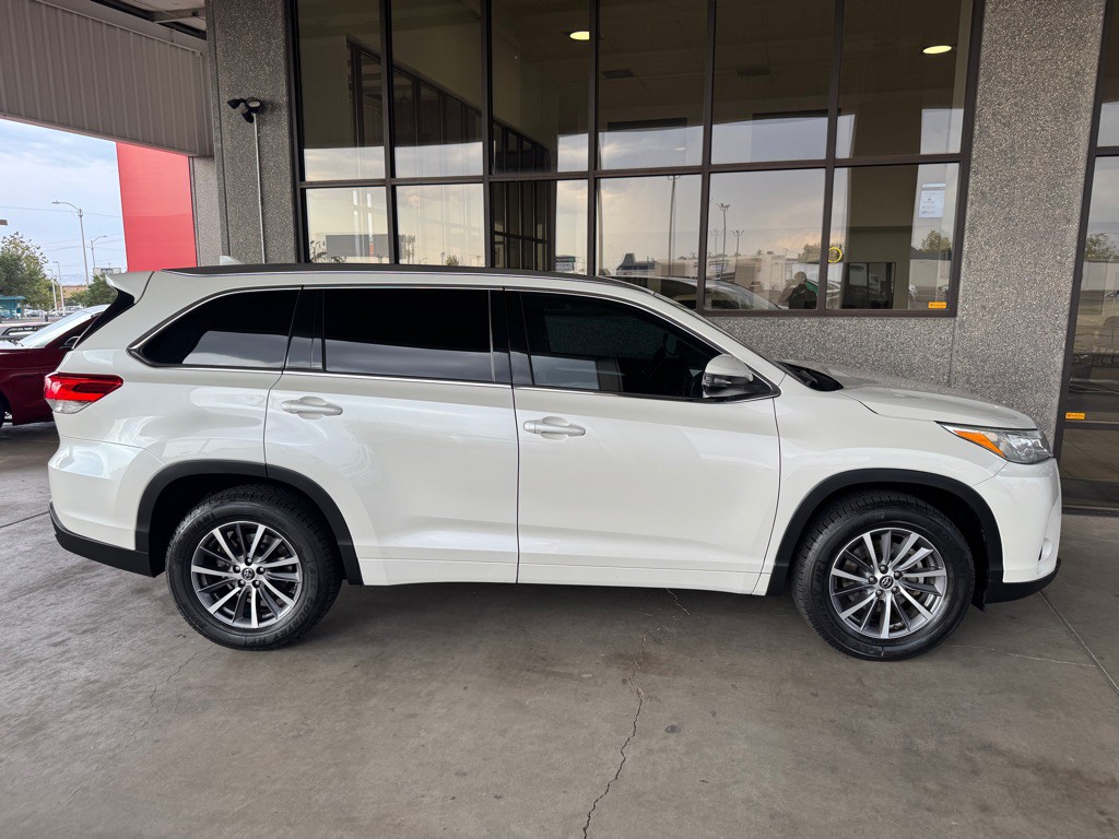 2018 Toyota Highlander Image 3