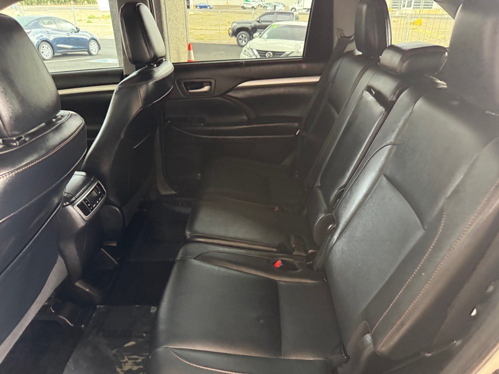 2018 Toyota Highlander Image 17