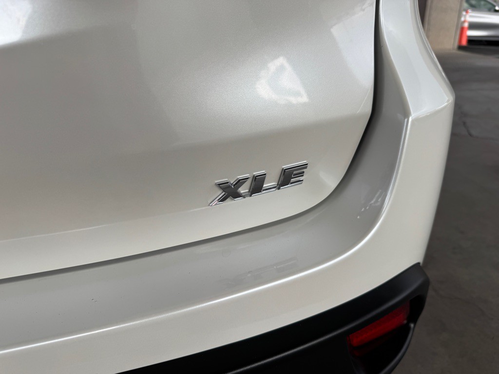 2018 Toyota Highlander Image 38