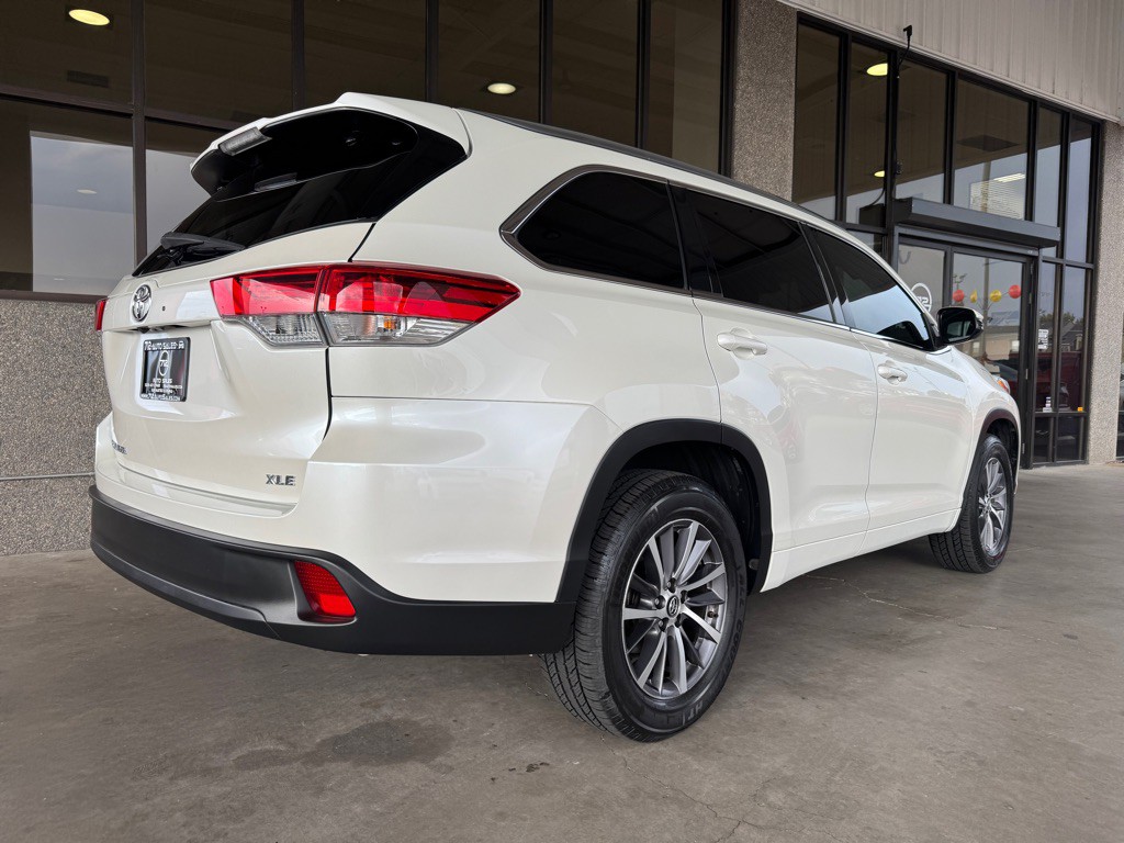 2018 Toyota Highlander Image 40