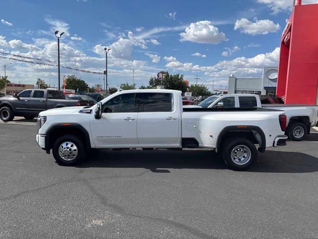 2024 GMC Sierra Image 2