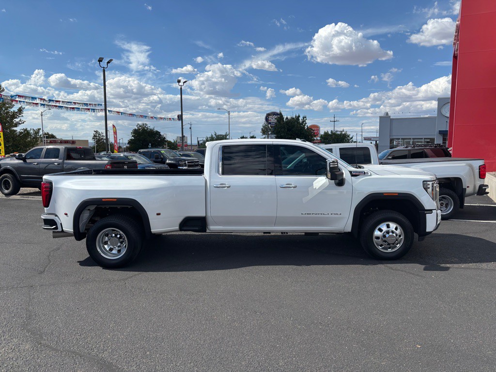 2024 GMC Sierra Image 3
