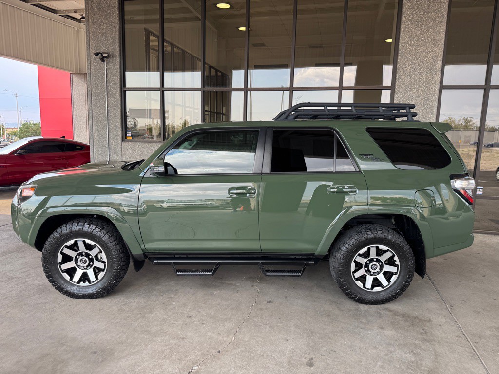 2022 Toyota 4Runner Image 2
