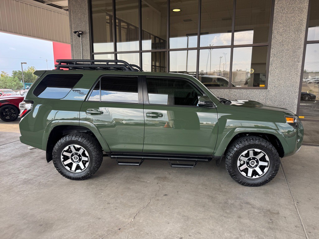 2022 Toyota 4Runner Image 3