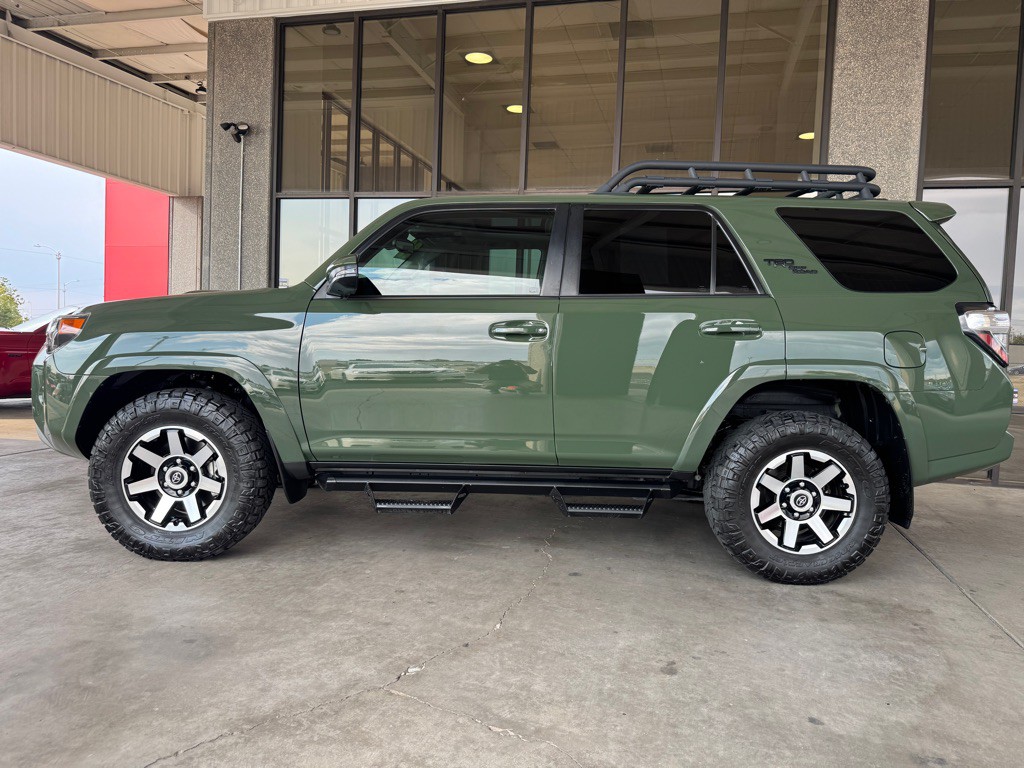 2022 Toyota 4Runner Image 32