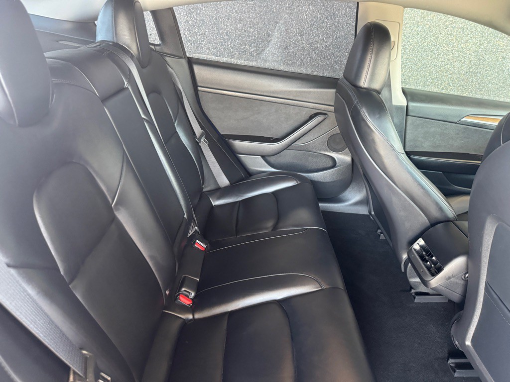 2023 Tesla Model 3 Image 18