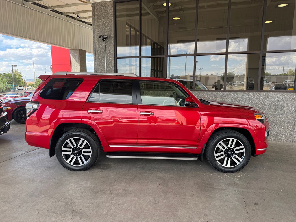 2022 Toyota 4Runner Image 3