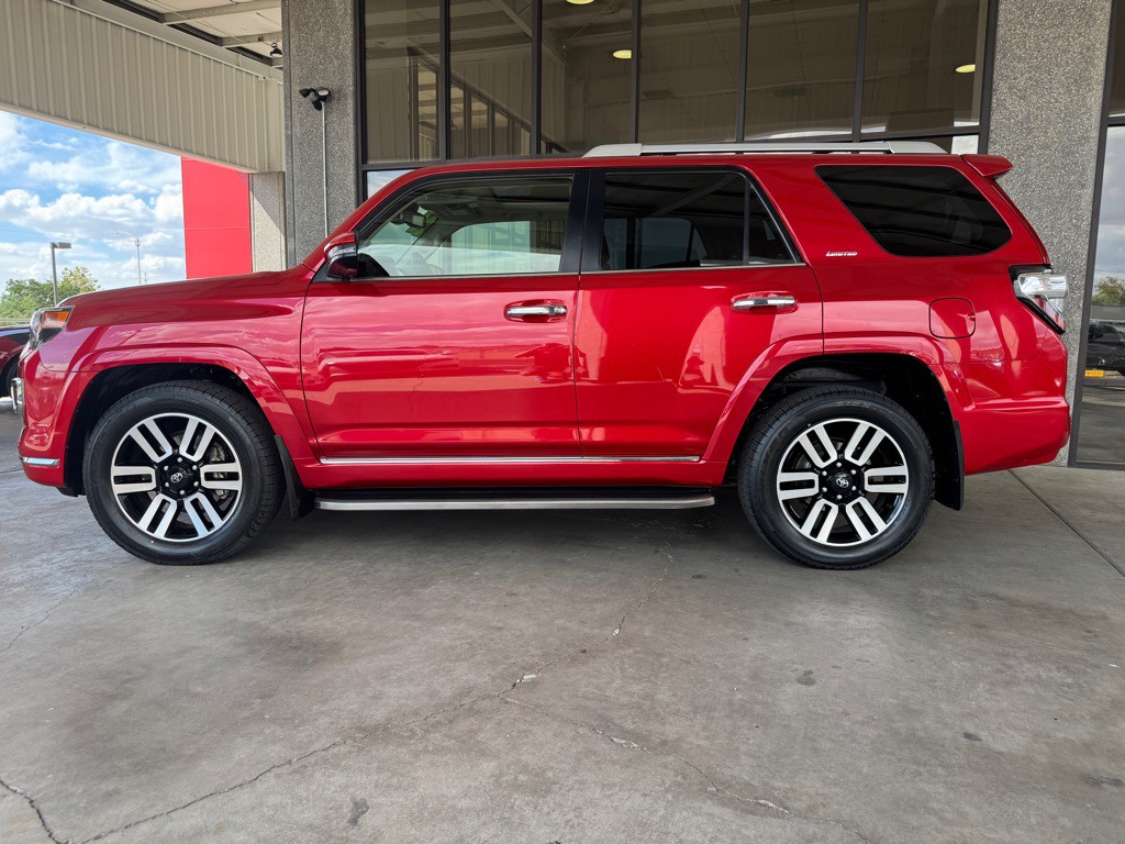 2022 Toyota 4Runner Image 35