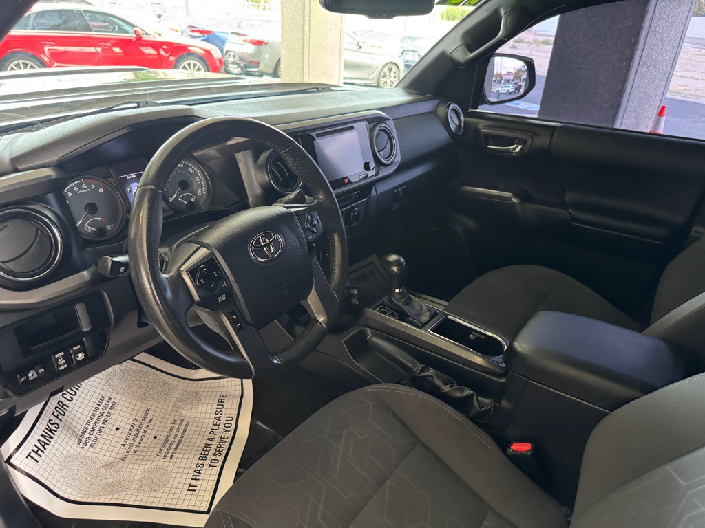 2017 Toyota Tacoma Image 9