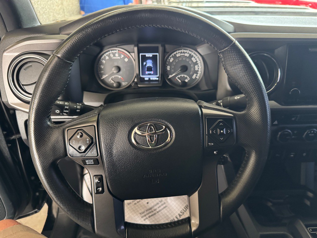 2017 Toyota Tacoma Image 10