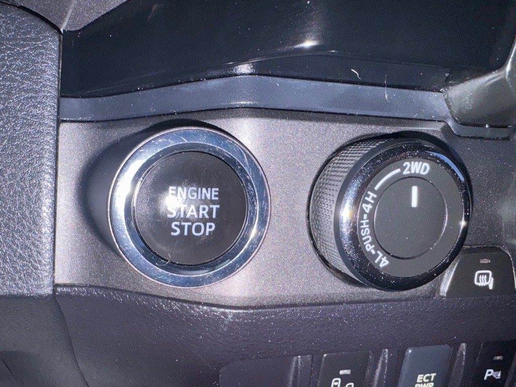 2017 Toyota Tacoma Image 12