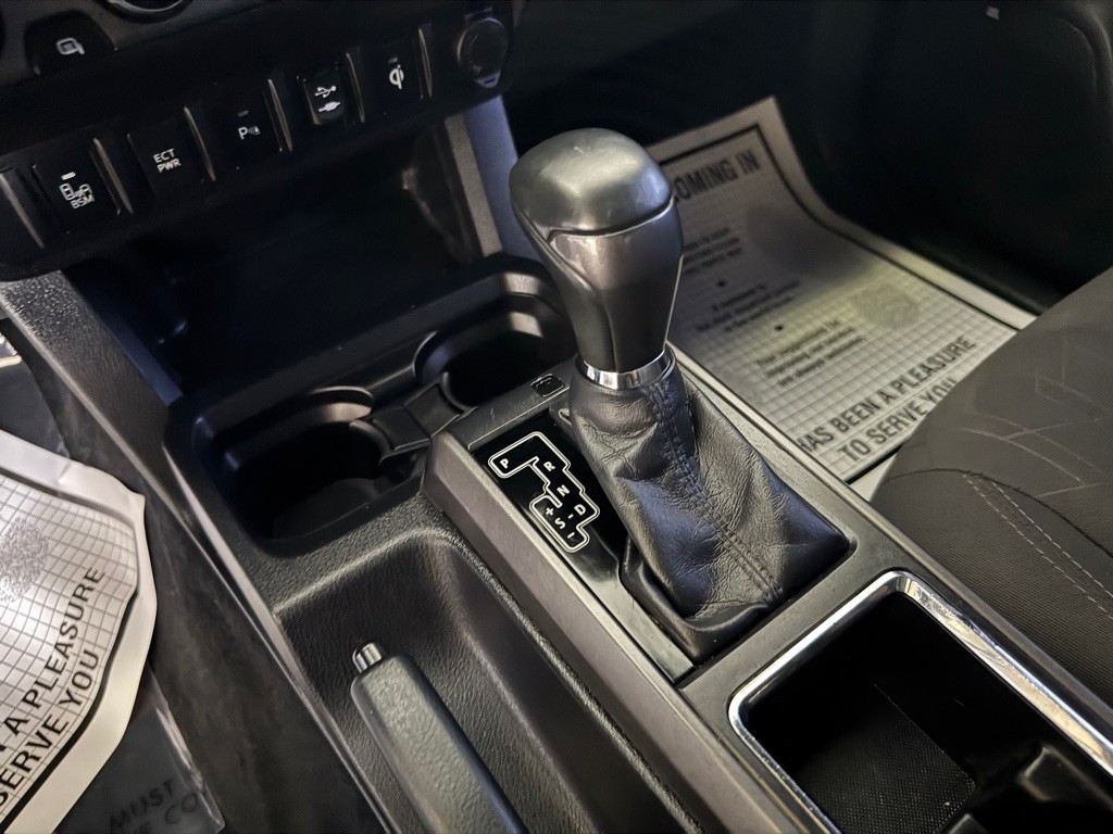 2017 Toyota Tacoma Image 15