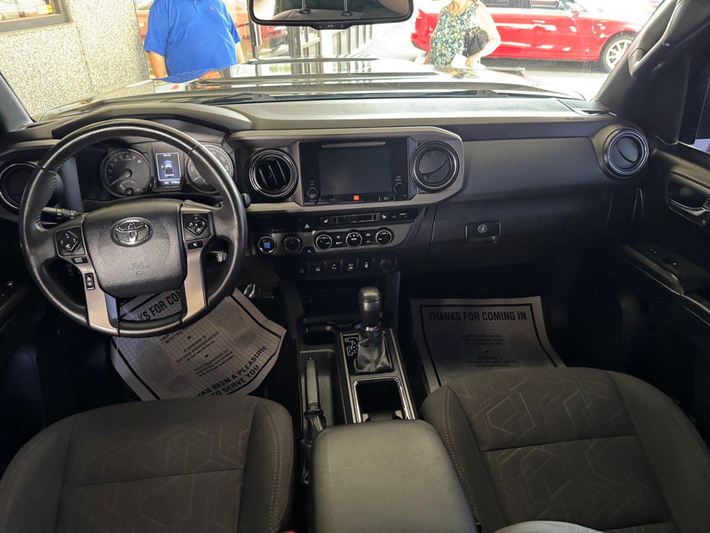 2017 Toyota Tacoma Image 18