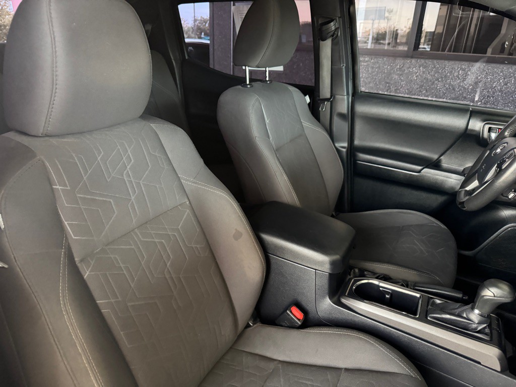 2017 Toyota Tacoma Image 20
