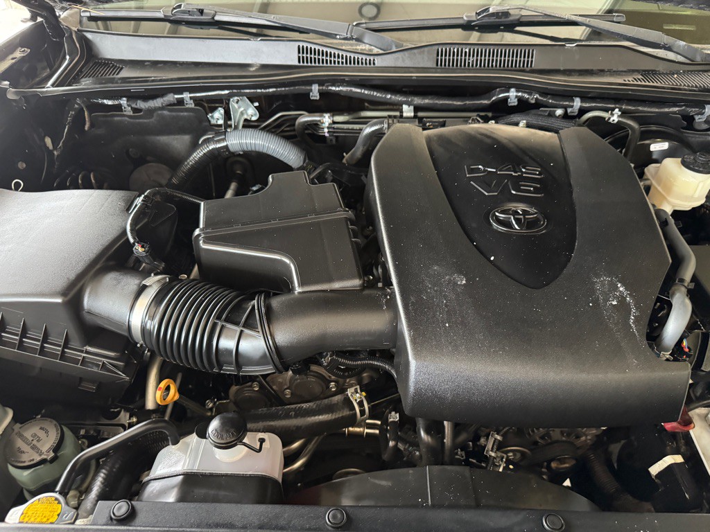 2017 Toyota Tacoma Image 23