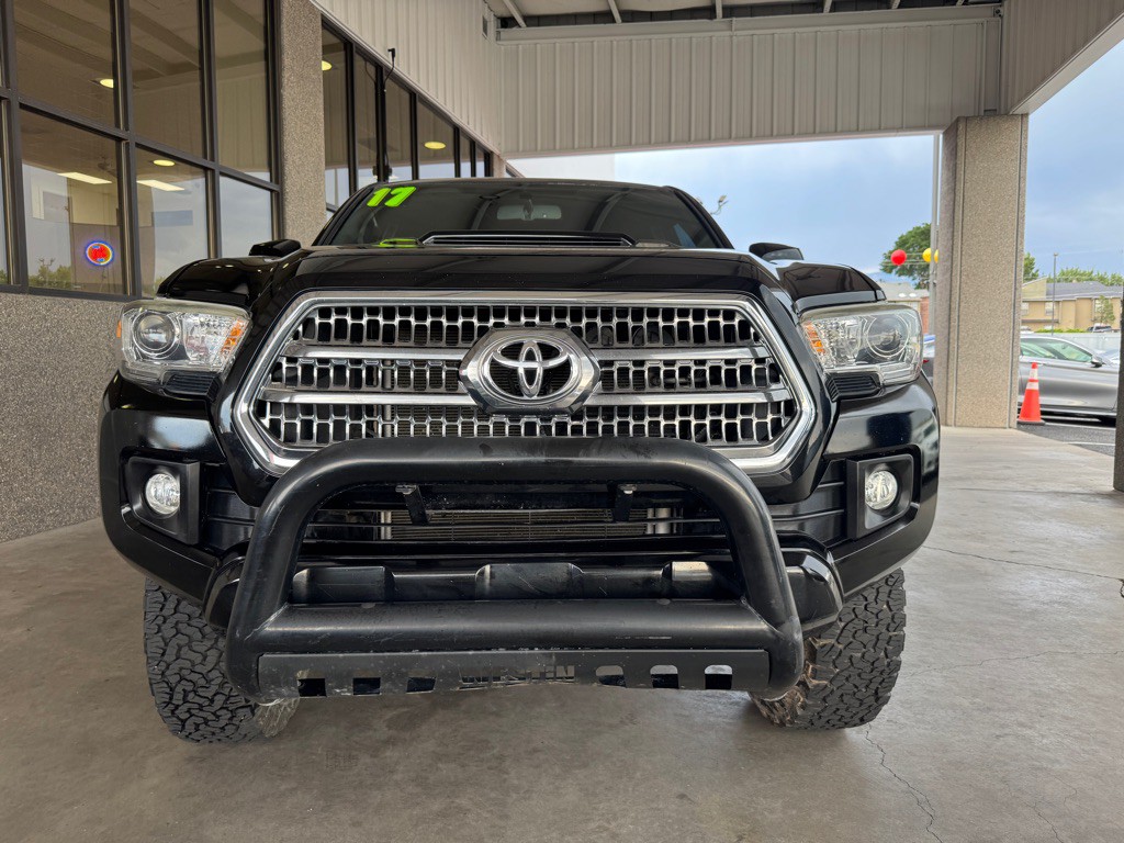 2017 Toyota Tacoma Image 25