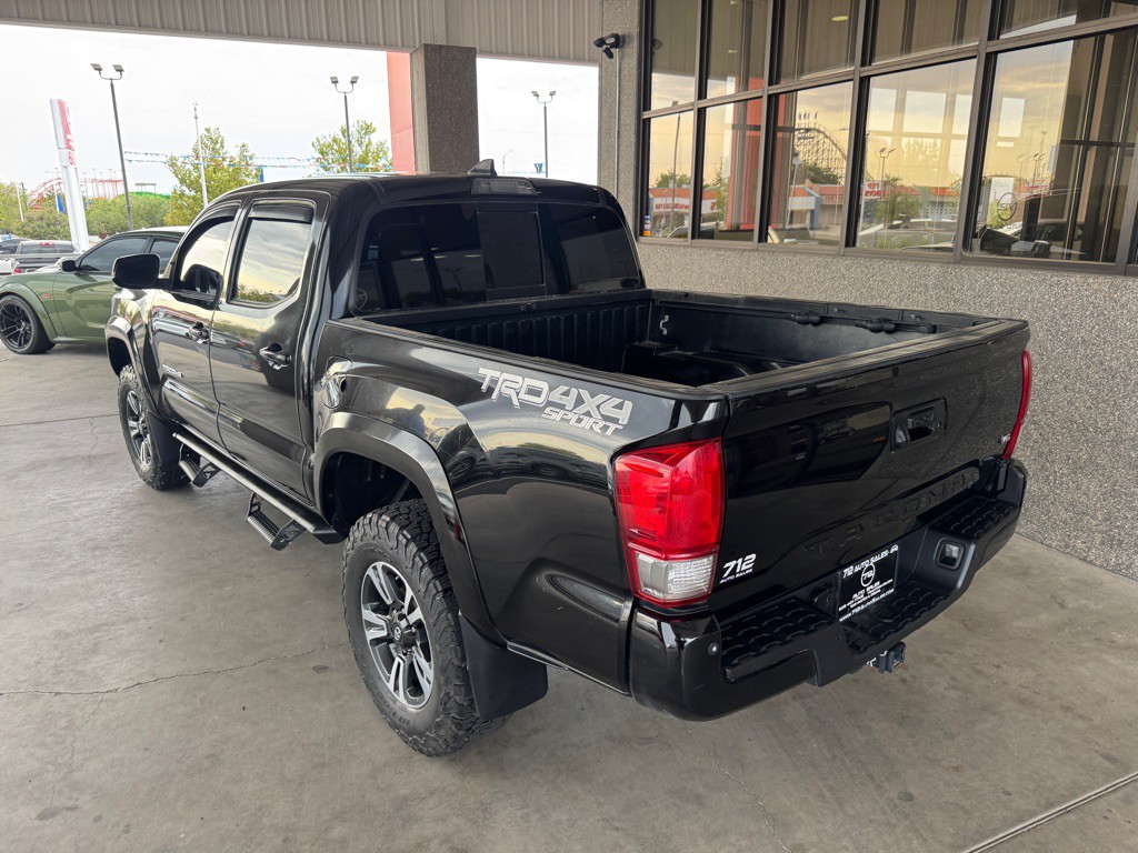 2017 Toyota Tacoma Image 30