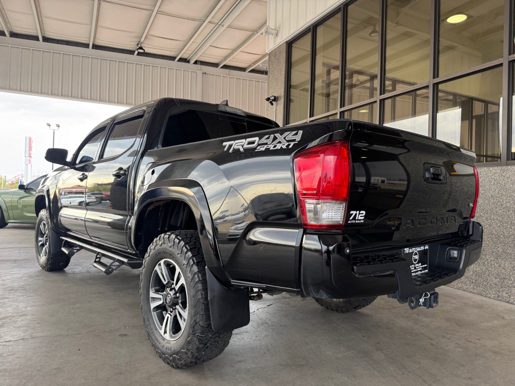 2017 Toyota Tacoma Image 31