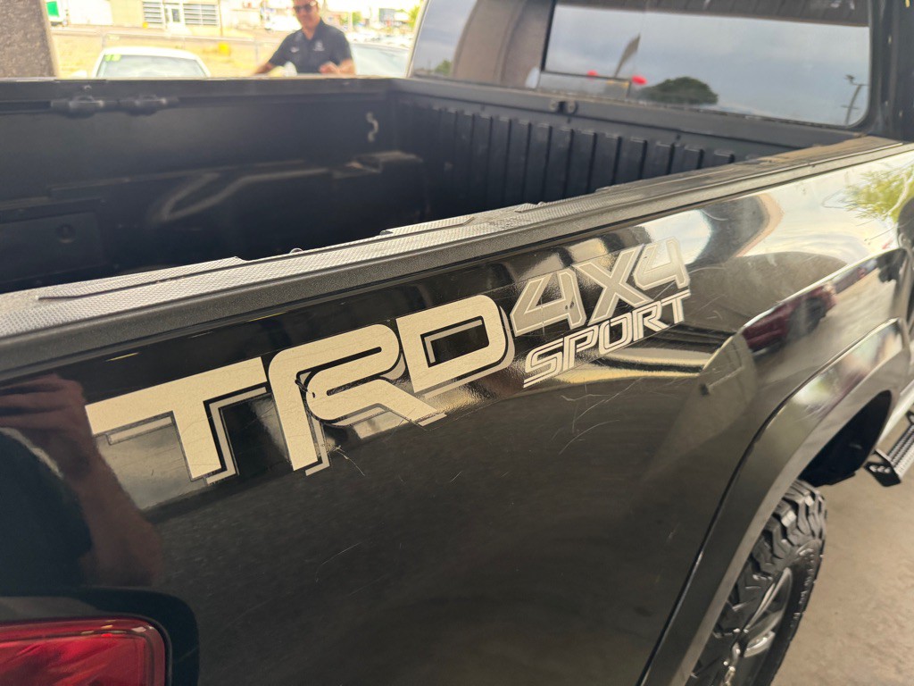 2017 Toyota Tacoma Image 32