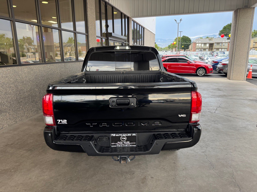 2017 Toyota Tacoma Image 33
