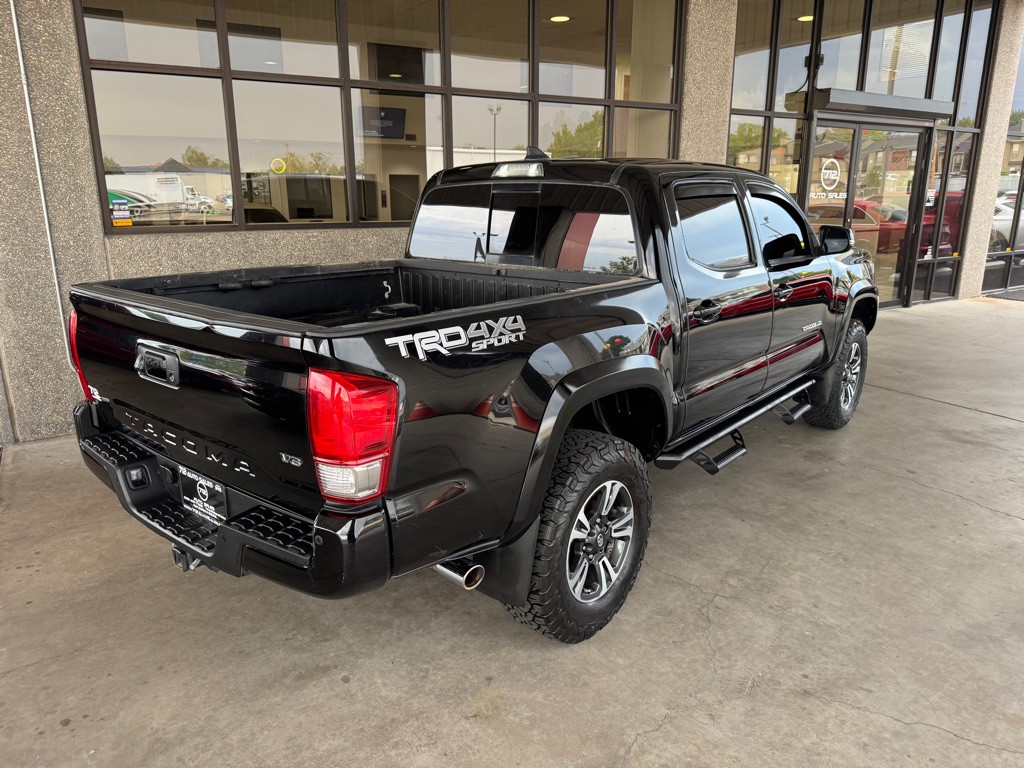 2017 Toyota Tacoma Image 35