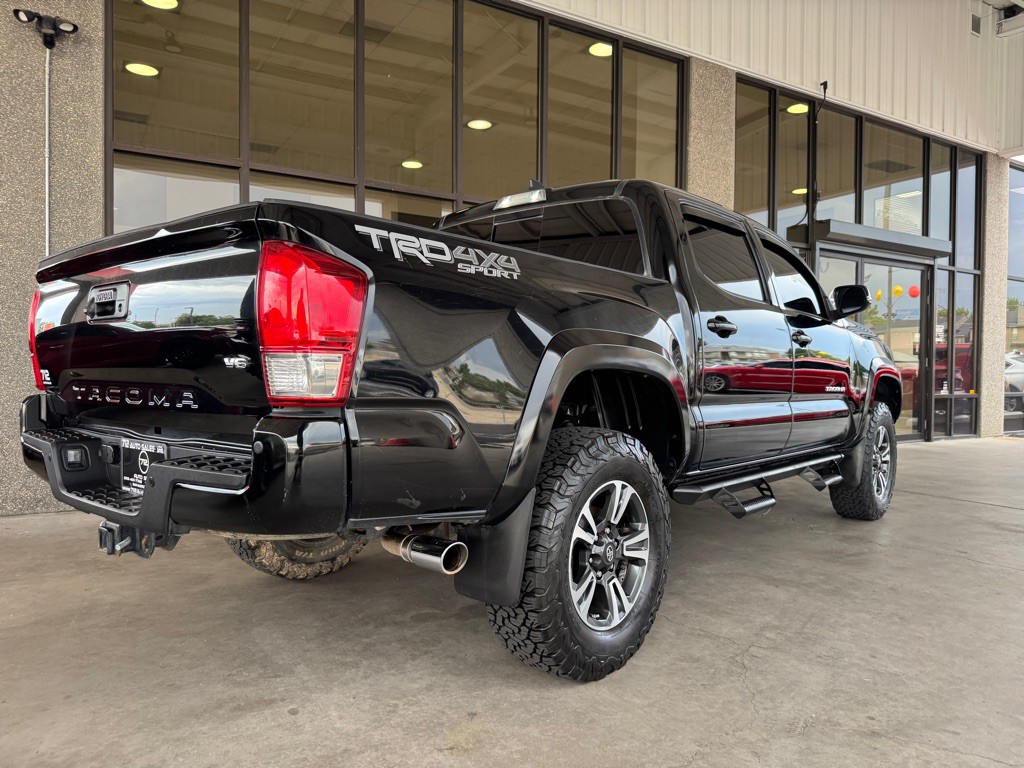 2017 Toyota Tacoma Image 36