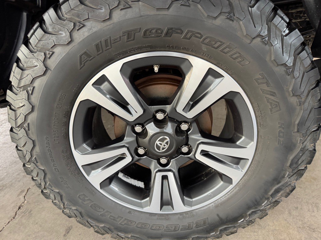 2017 Toyota Tacoma Image 42